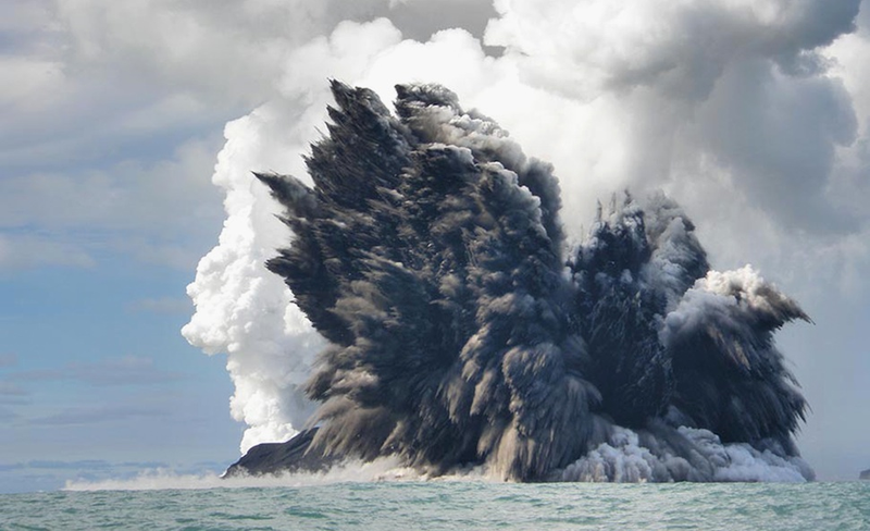 Illustration for article titled Breathtaking and Horrifying Images of Nature's Destructive Power